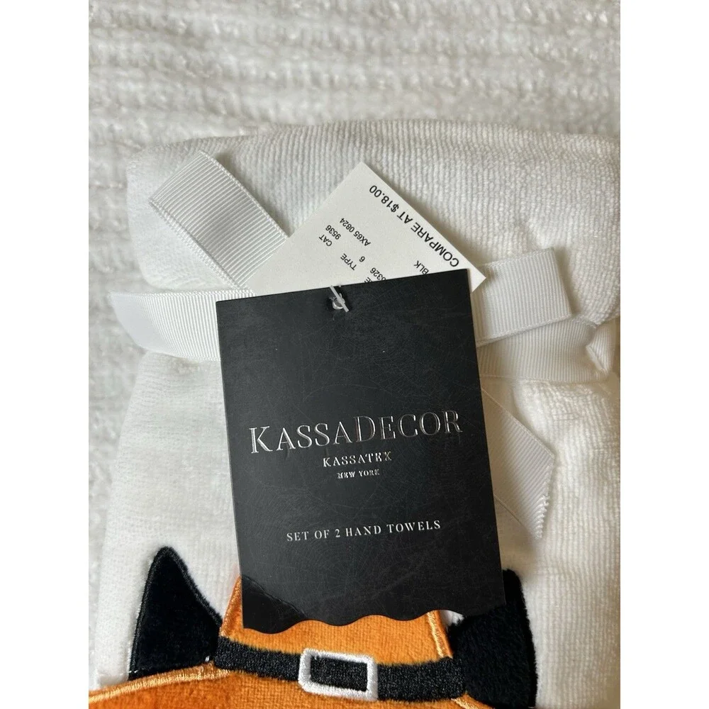 Set Of 2 Kassatex Penguin Halloween Hand Towels Kitchen Bath NEW NWT Kassa Decor